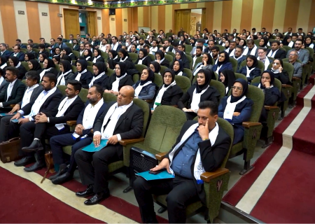 گزیده‌ای از آئین تحلیف ۳۳۰ نفر از کارآموزان وکالت ورودی سال ۱۴۰۱ مرکز وکلای قوه قضاییه استان اصفهان